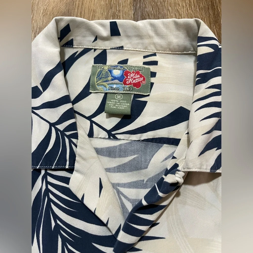 Hilo Hattie Silk Hawaiian Shirt Blue Palm Leaf Aloha Camp Collar Medium - Picture 7 of 12